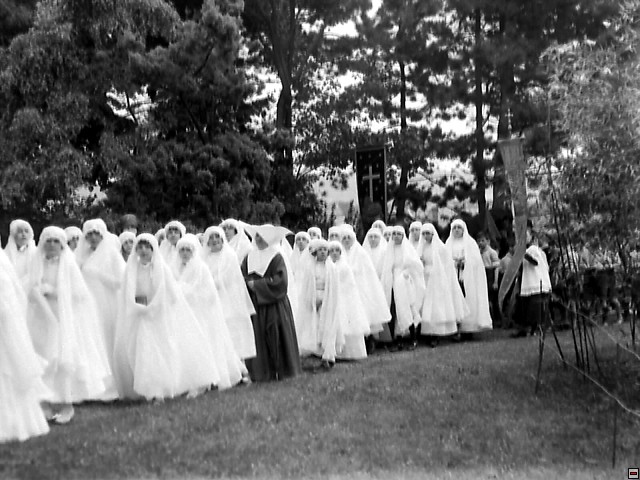 procession 1928 (1).jpg